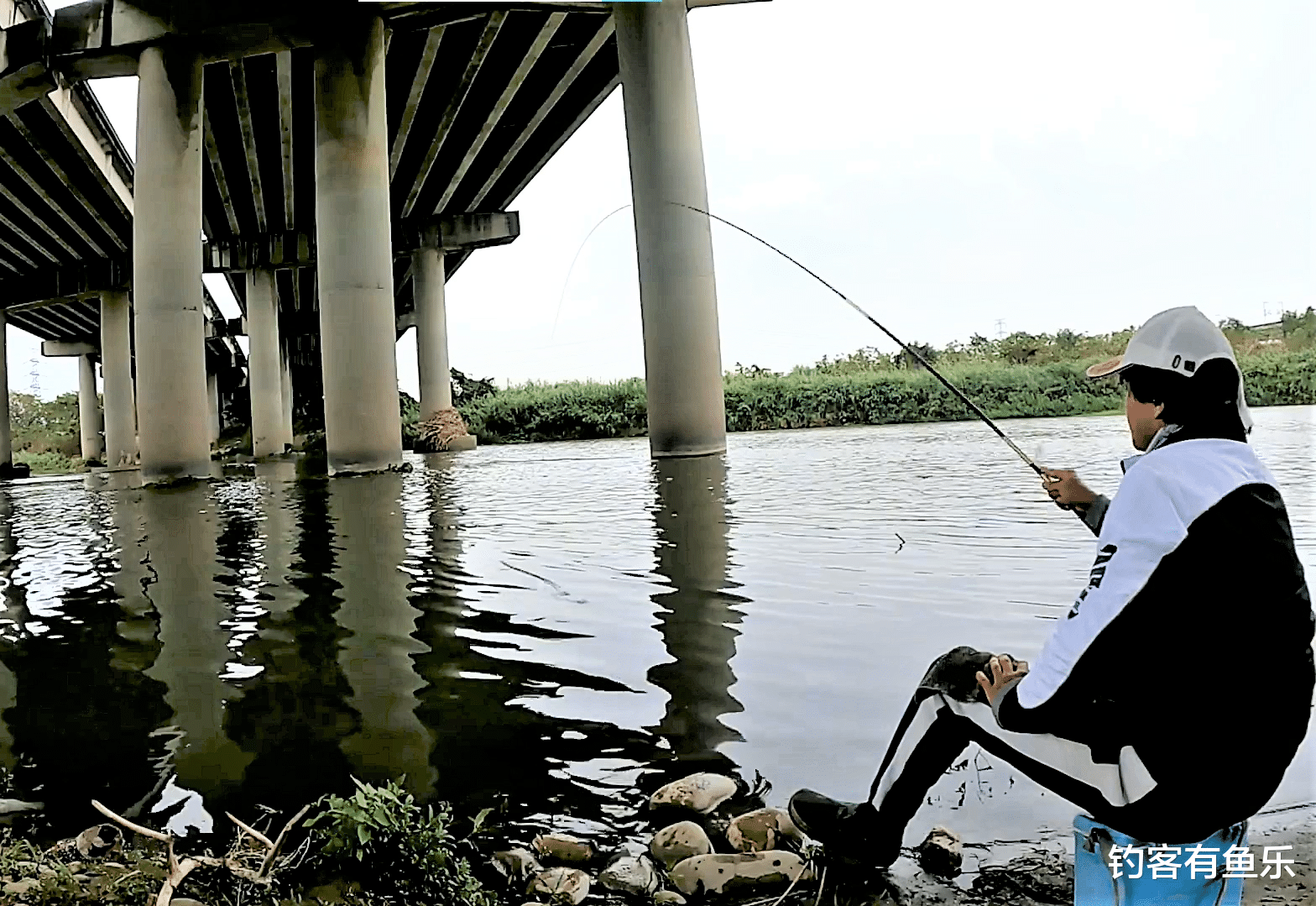 饵料|春季钓鱼怎样钓鲤鱼?要想钓得多,牢记这“4钓4不钓”