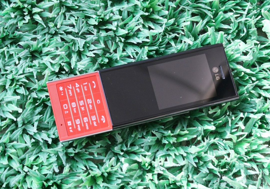 |LG bl20e，黑红的配色很经典，可当备用机使用