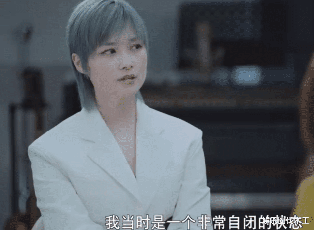 李宇春|李宇春自曝患病被质疑炒作！严重时坐轮椅搞创作，超女后陷入自闭