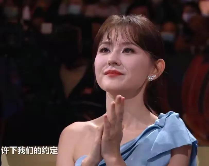 谭松韵|金鹰节颁奖典礼!马丽得奖太好哭,吴越留短发好显老,谭松韵最佳