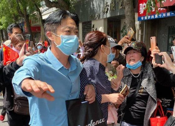 豪宅|杜粉开始向许家出手，挖春姨的豪宅别墅，二姐也回应了此事