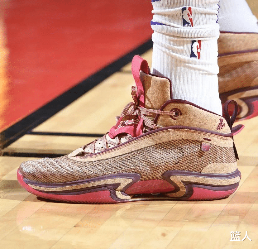 凯里·欧文|NBA球员上脚：欧文穿支线球鞋，KD6乳腺癌配色很经典！