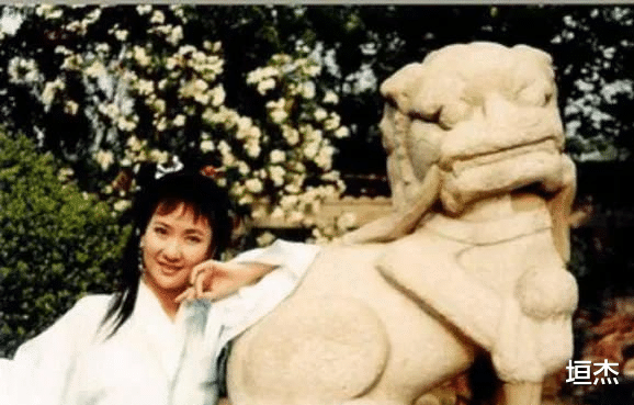 王彦霖|7位女星古装梳“单马尾”,杨幂灵动惊艳成经典,李沁却输了