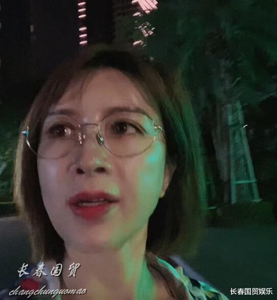 金巧巧|47岁金巧巧直播中被嘲显老,当场霸气回怼,网友拍手叫好