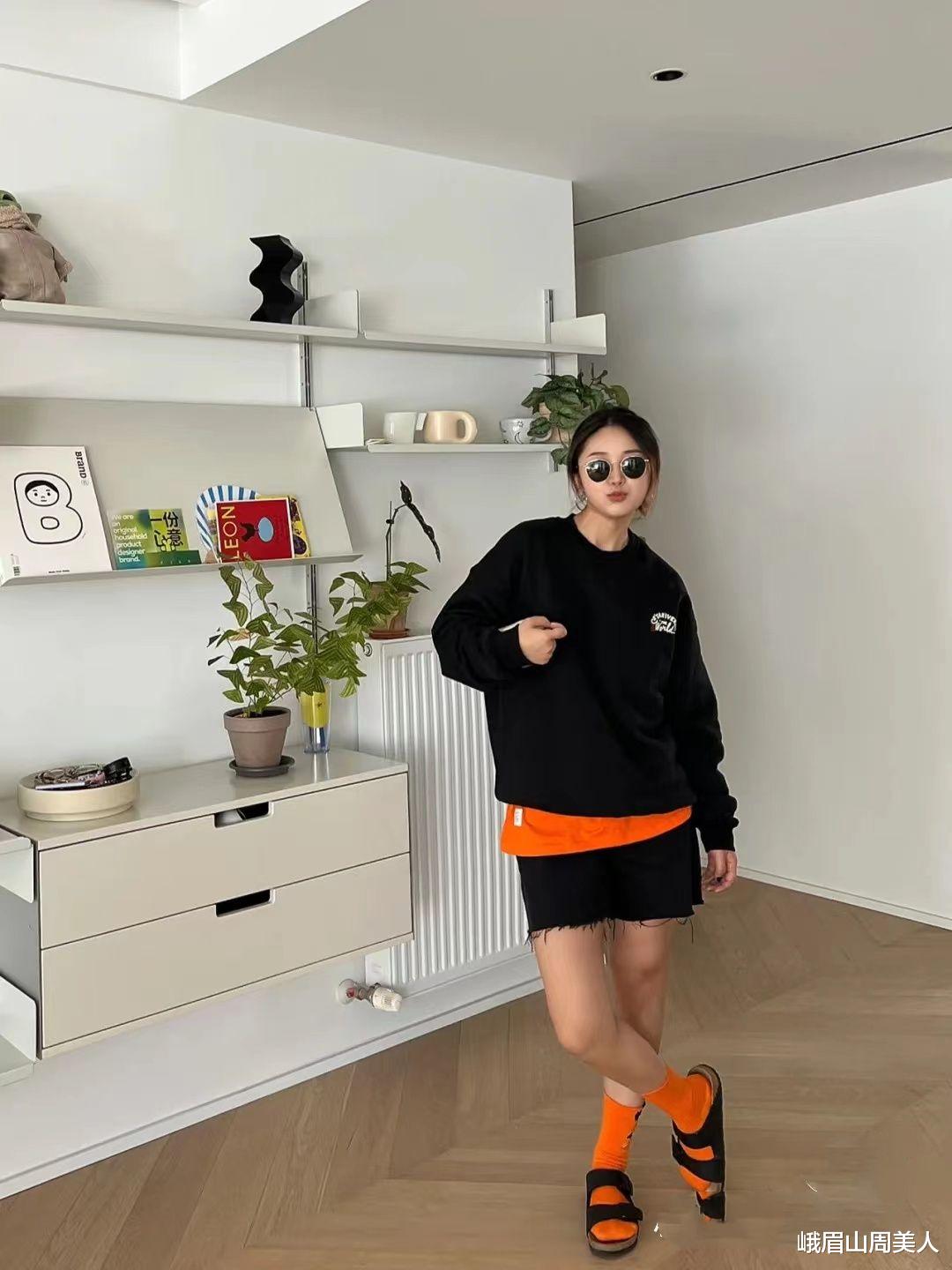 穿衣搭配|最近流行一种穿搭：“卫衣+短裤”，洋气显瘦，杨幂、倪妮都在穿！