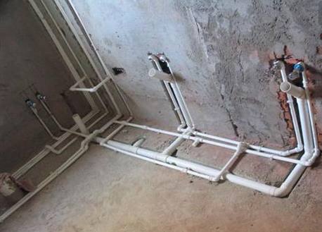 一旦工人这样装水管，马上喊停重装，否则一分钱都别给