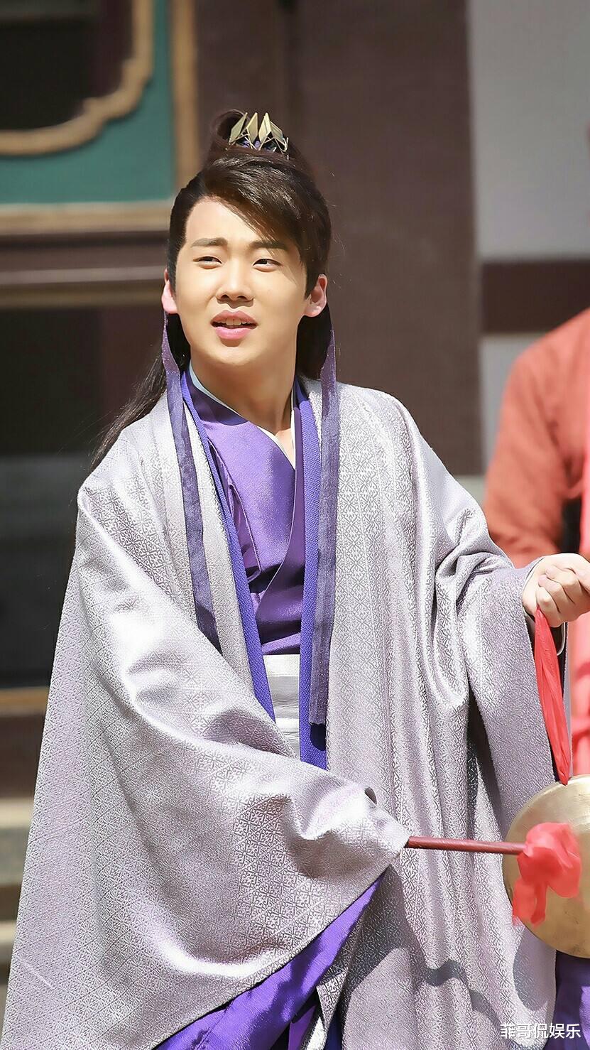 郭麒麟|郭麒麟生母胡慧中,为远赴日本抛下三岁儿子,如今她现状如何?