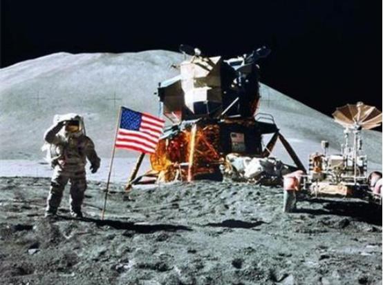 50年前美国在月球上插下国旗,如今国旗变成什么样了?