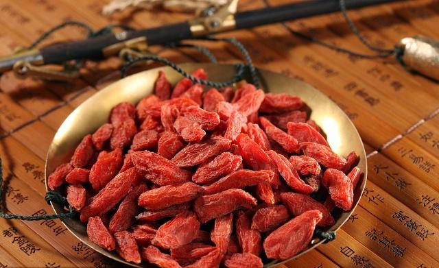 枸杞|枸杞虽好,但却有3个“天敌”,若一同食用,肠胃可能会为难你!