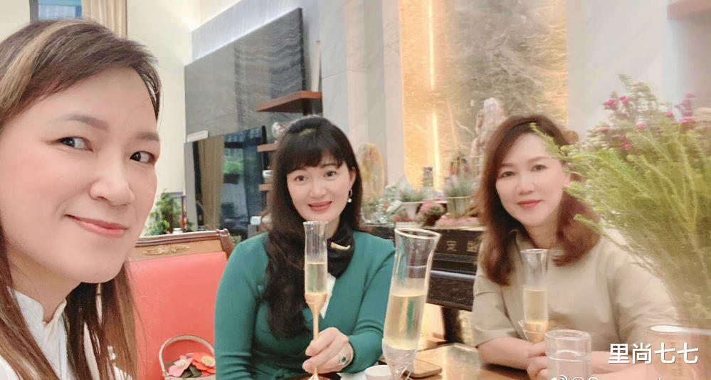 眼妆 “双儿”陈少霞怎么变成这样！换新发型像姨太太，身材走形太苦相