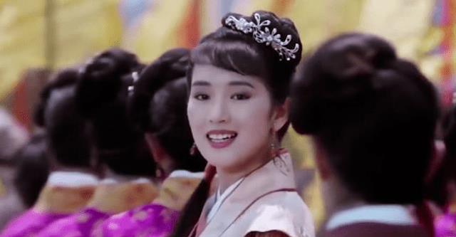 经典|“贼眉鼠眼”哪来的勇气回眸一笑？让她们告诉你，啥叫倾倒众生！