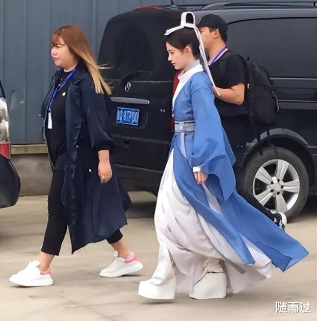 公主抱|男明星现在拍公主抱的戏份，吊威亚、抬担架都成了标配了吗？