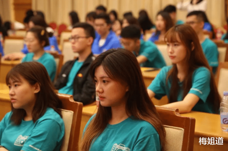 招聘|23年就业形势一片大好,招聘会如火如荼,大学毕业生:挑花眼了