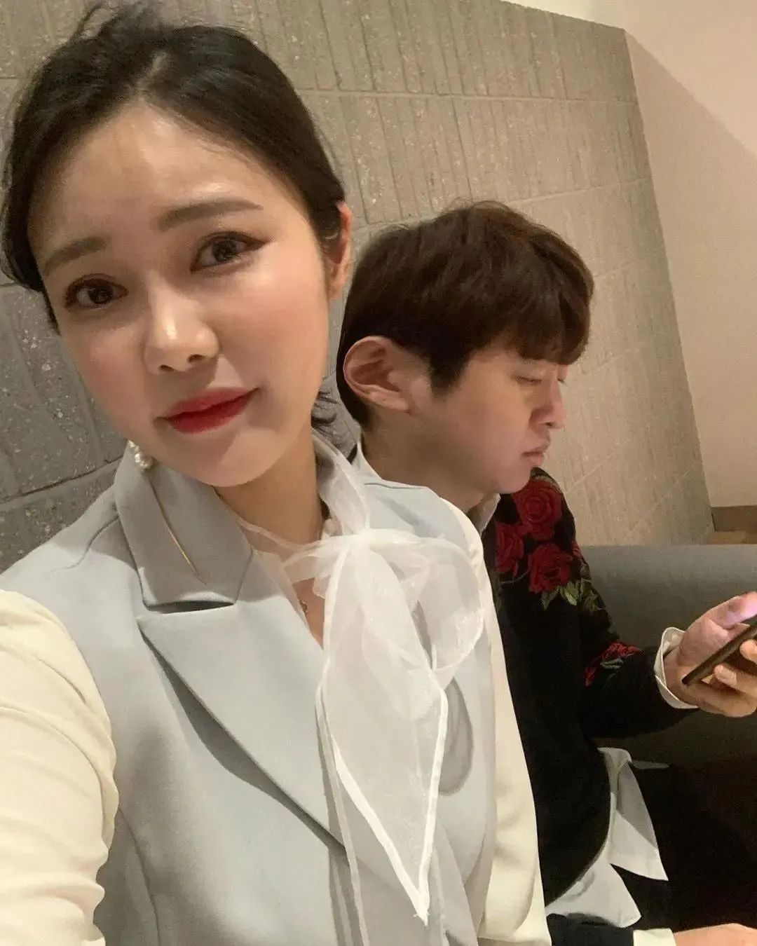 关晓彤|关晓彤这宽厚的臂膀给人一种两百来斤的错觉