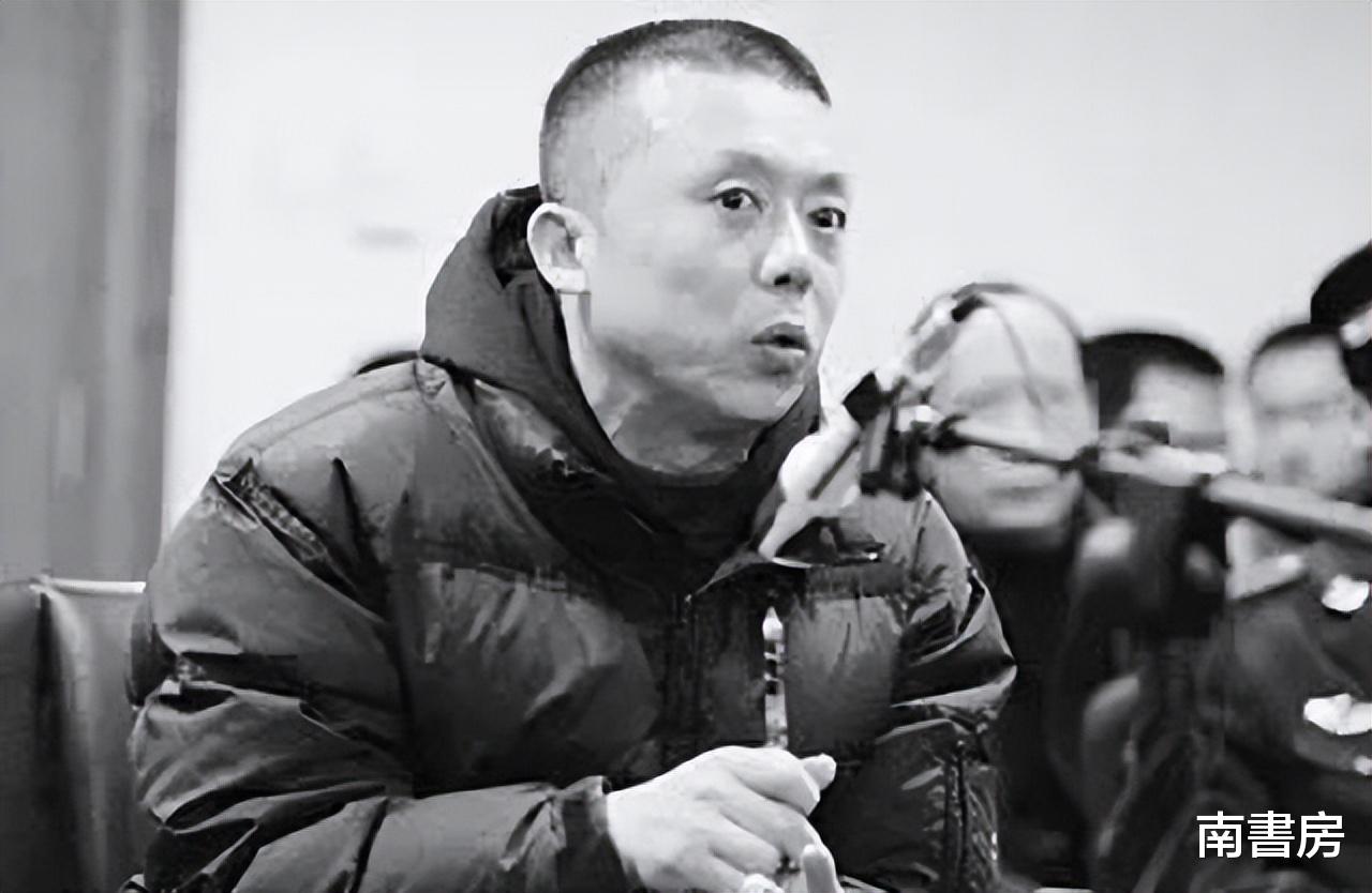 哈尔滨一名逃犯,逃了15年混成身家上亿,曾将身边情人捧成女明星