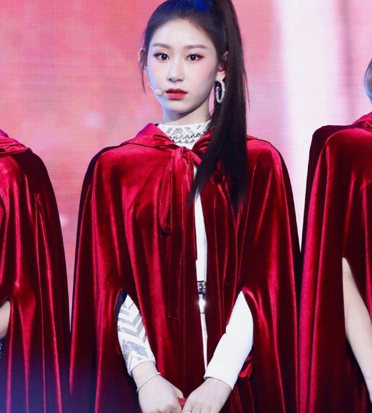 itzy|参加选秀屡遭淘汰,后靠实力逆袭ITZY主舞,却是家境富裕的千金?