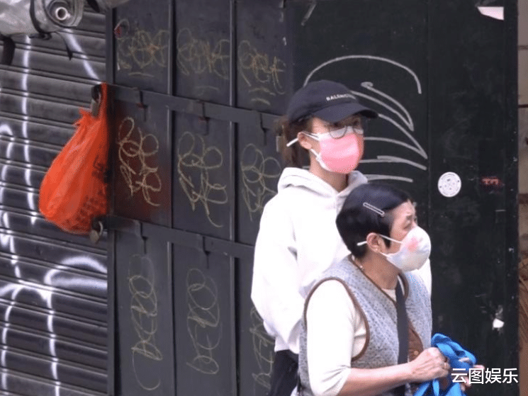 李施嬅|李施嬅独自看病不见未婚夫，疾病缠身变大小眼，将做第2次手术