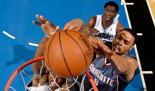 欧冠|姚明进入NBA的“导师”，内线防守悍将泰森-钱德勒去哪了？