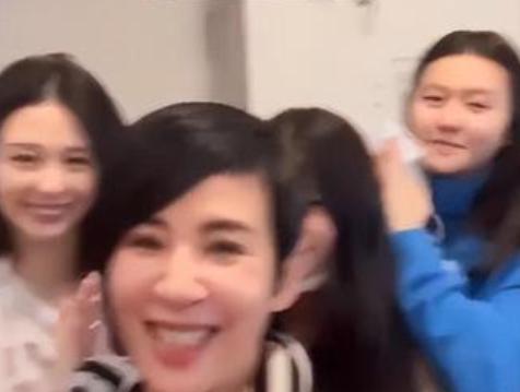 吴君如|吴君如为陈可辛庆生，女儿唱歌五官像爸爸，邱淑贞古天乐大咖云集