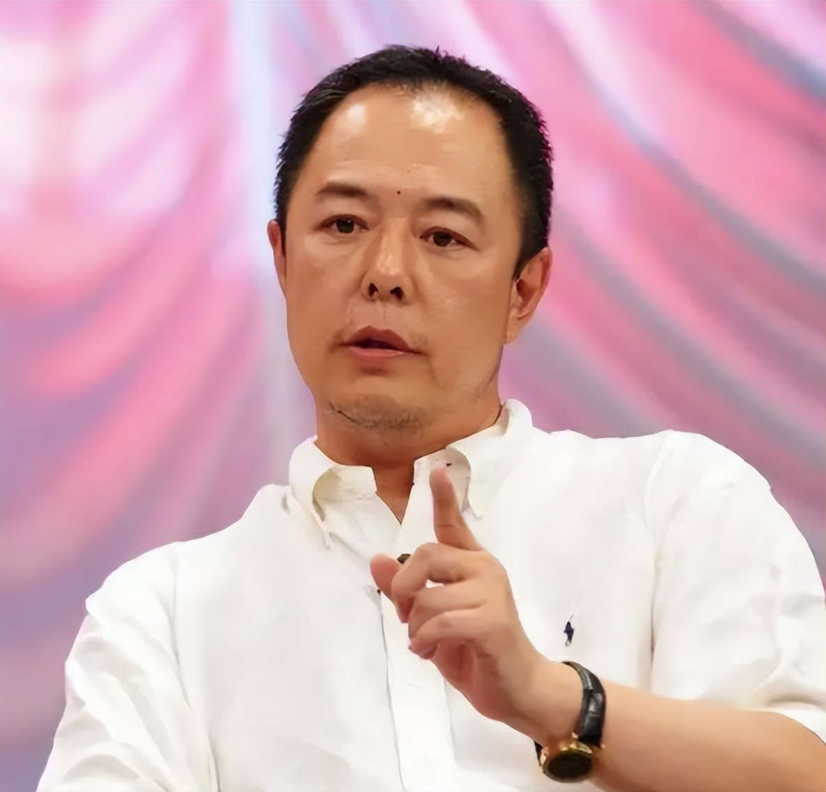 明星|8位移居国外明星现状，有人艰难度日，有人身价千万，有人端盘子