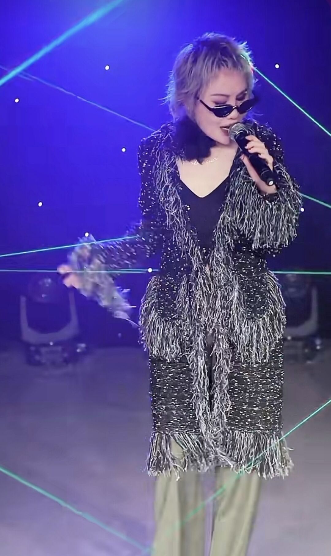 罗琦|47岁歌手罗琦近照曝光:满脸沧桑模样大变,狭居小屋生活拮据