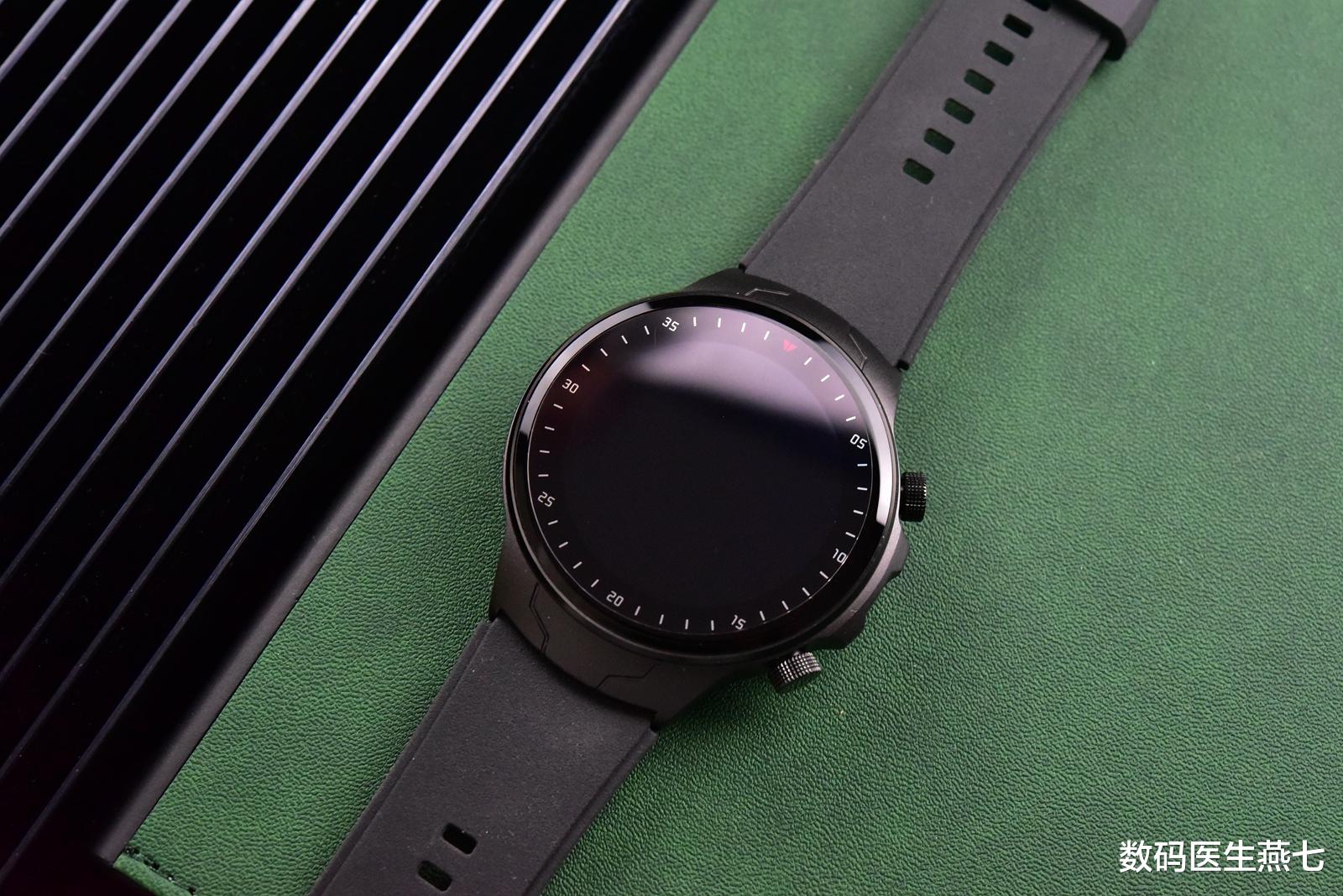 智能手表|说它是最关注健康的智能手表一点不过分，自带气囊带测血压