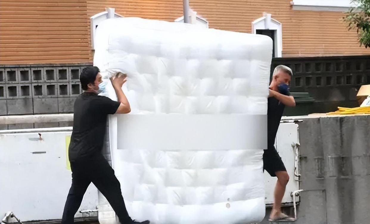 大S|张兰直播爆梗不断，处处影射大S和具俊晔，带货销售额或达2500万