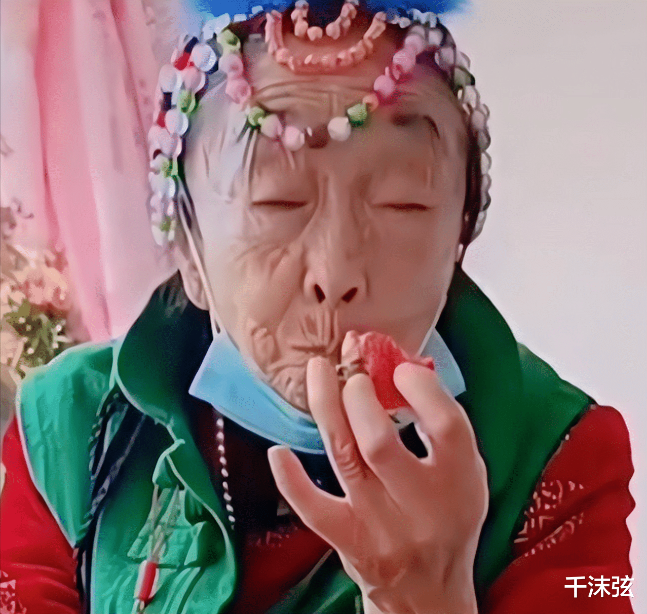 李玉成|85岁马玉琴炫耀新首饰，吃草莓只吃尖尖，网友：飘了？