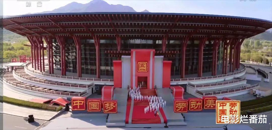 朱迅|五一晚会，宋祖儿白得耀眼，万茜包臀裙抢镜，朱迅穿旧衣风采不减