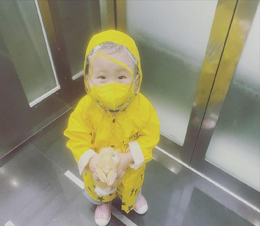 河东勋|RM成员HAHA小女儿Song患罕见病情况十分危急，严重时无法行走