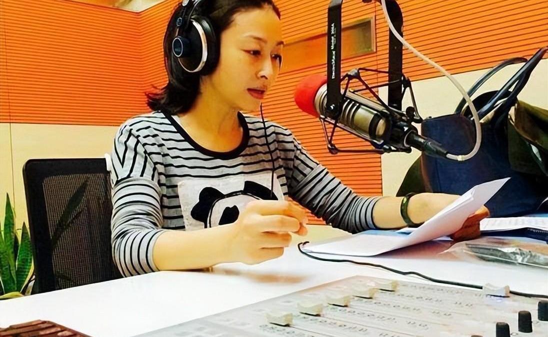 芒果台|湖南卫视女主持现状:无奈辞职、去直播、边缘化,无人能成新一姐