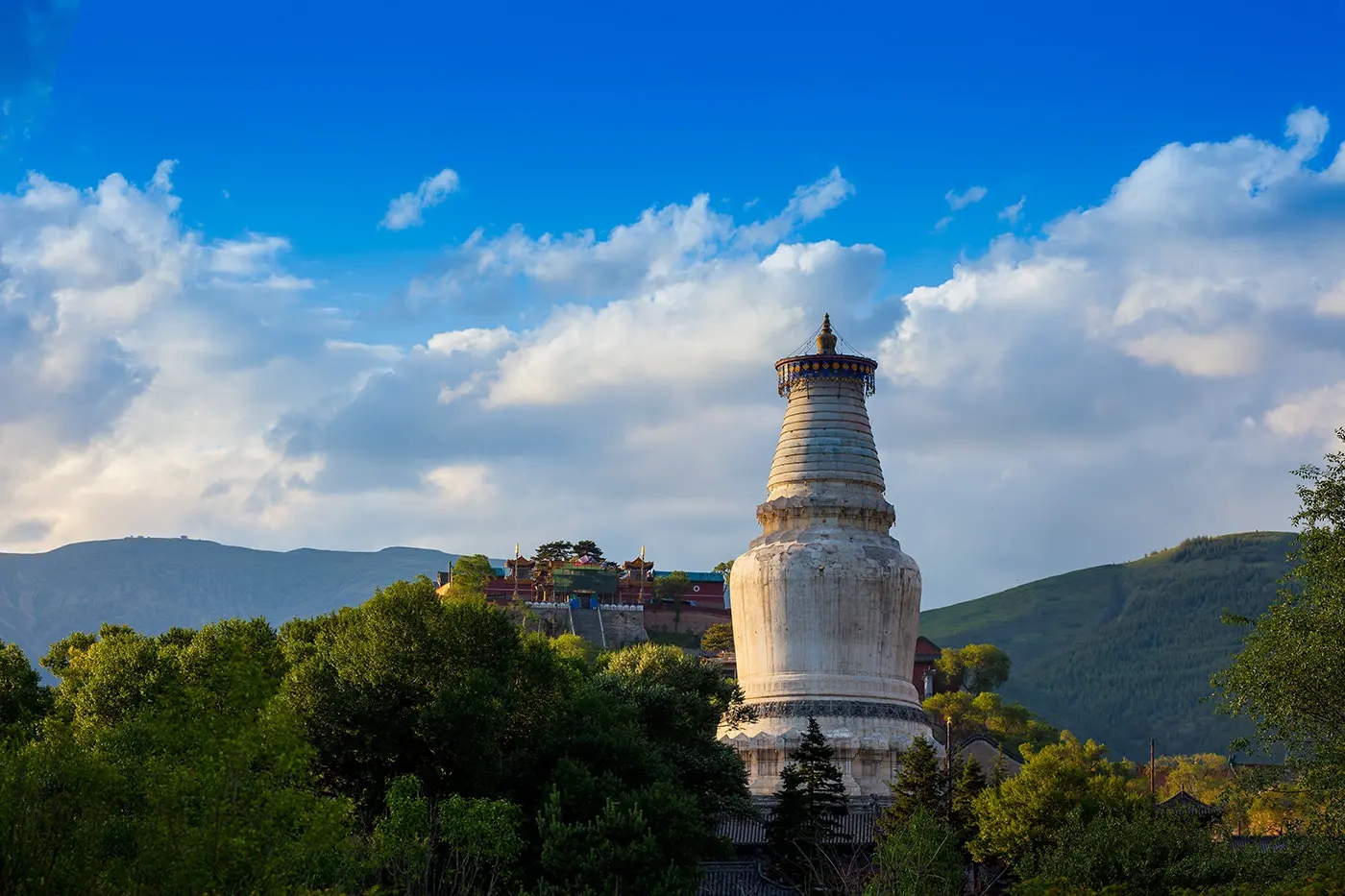 五台山|中华十大名山之一，五峰耸立，高出云表，山顶无林木