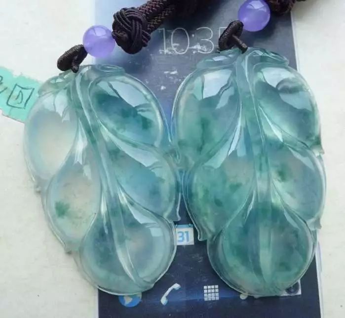 翡翠|老板5000转出的翡翠原石,刚开窗就想扇自己一大嘴巴子!