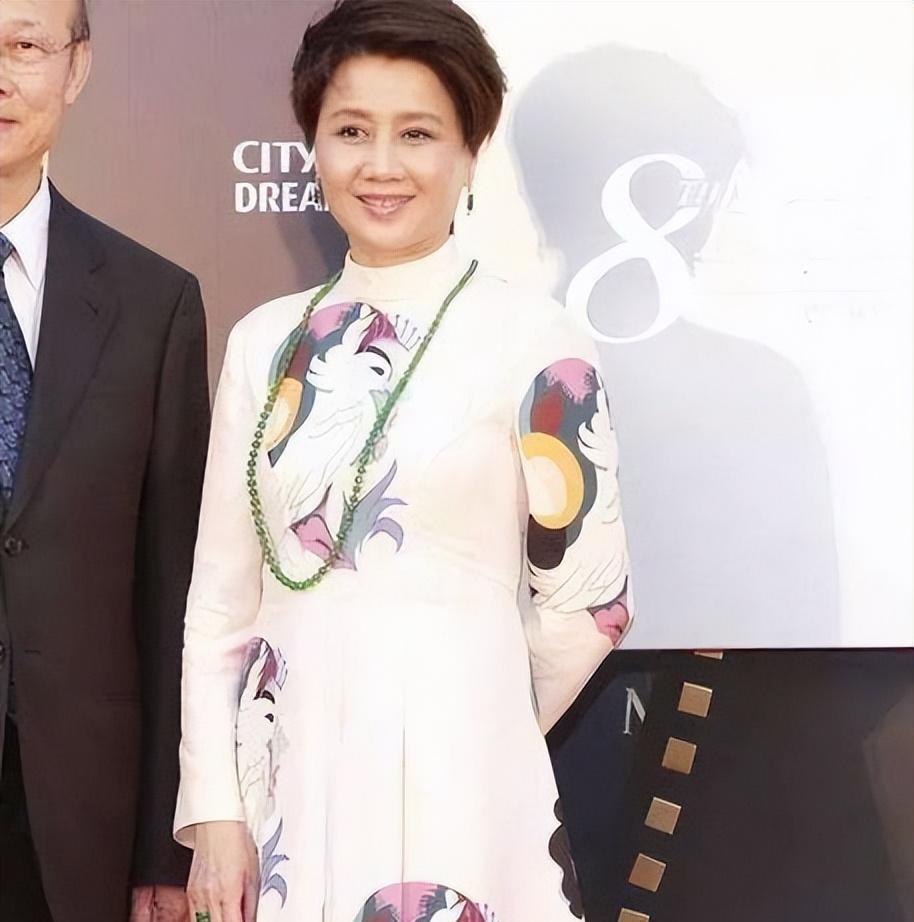 翡翠手镯|富婆们的特殊偏好：为啥都对这件东西情有独钟？