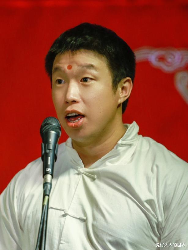 阎鹤祥|德云社烧饼到七队客串,再提“抱团”,“寡妇失业”只剩阎鹤祥了