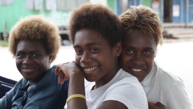 面霜|为什么黑种人的头发那么卷，他们真长不出5厘米长的头发吗？