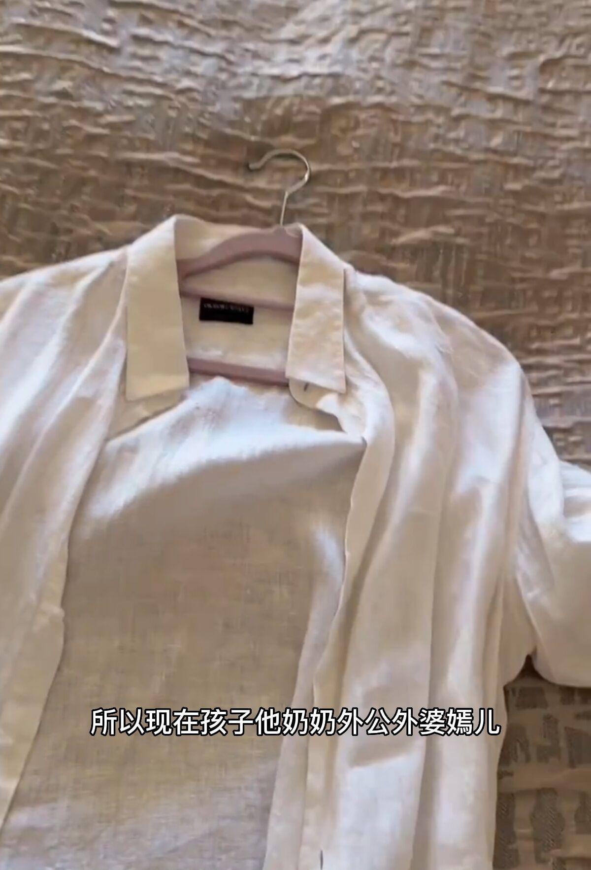 李亚鹏|海哈金喜穿李亚鹏的衣服，称呼继女李嫣为嫣儿，是个好脾气的后妈