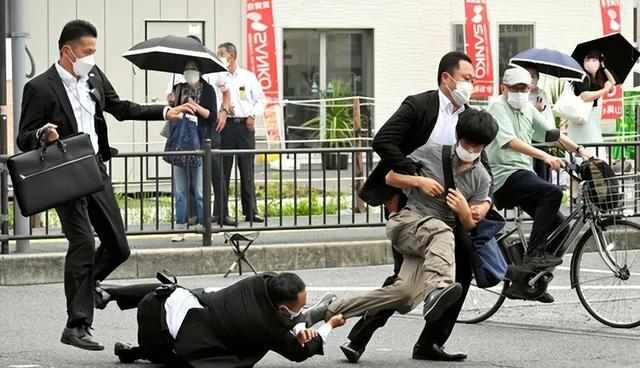 豪宅|7天8个大瓜，劣迹艺人复出，离婚，11亿豪宅被烧