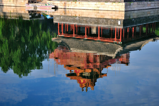 浙江省|景区被要求“不要吵”的“游客”，网友：如果没有安检门