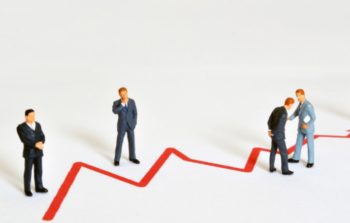 |职场上的关系，表面是职场上交际的一种表现