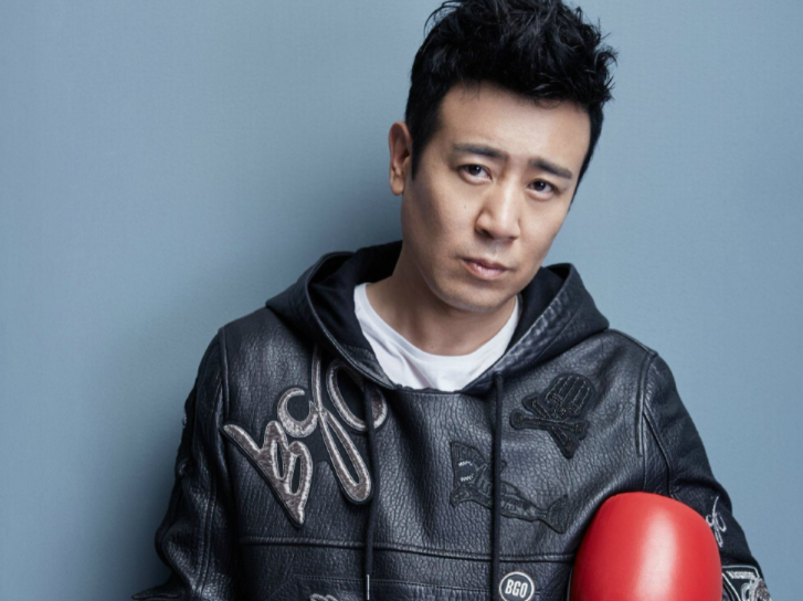 于和伟|曾是跑龙套的，后来走红身价上亿，网友：大器晚成说的就是你了