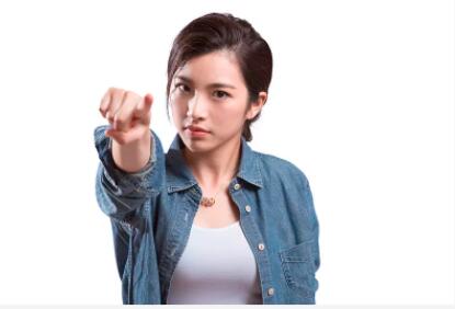 女子将43万购房款存入银行,工作人员数着数着2000元数没了