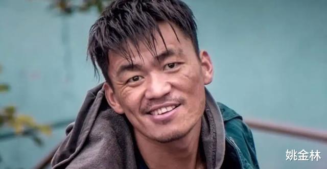 肖战|留胡子堪比“整容”的男明星，王宝强让人意外，肖战如同换了张脸