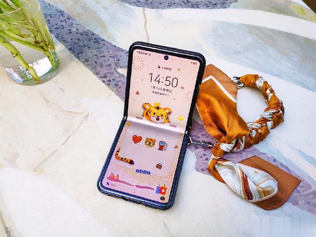 华为p50|被袁咏仪的新年礼物酸到了 华为P50 Pocket到底有什么魔力