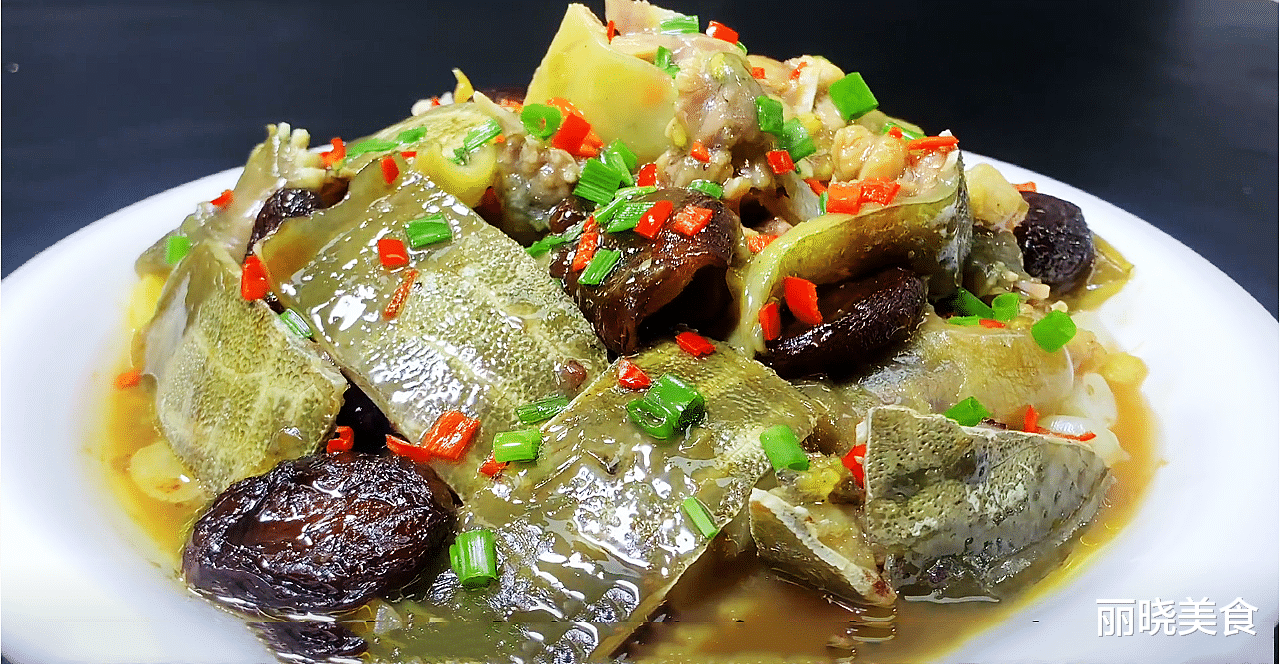 秋季干燥易上火，建议少吃丝瓜和羊肉，常吃8样，滋阴敛阳不上火