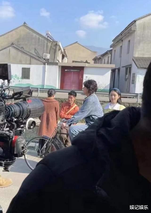 赵丽颖|赵丽颖欧豪首曝同框照，饰演情侣很养眼，颖宝胖了一圈更显可爱