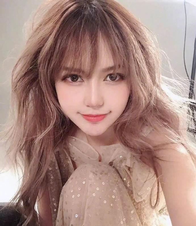 周扬青|笑不活了！网曝周扬青段星星公园栏杆处热吻，网友：菀菀类猪知否