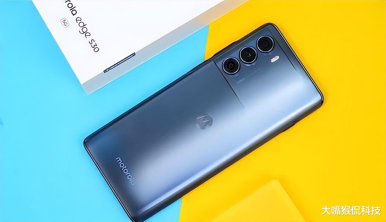 iphone8|口碑与性价比之间的选择，低价确实香，网友：真纠结