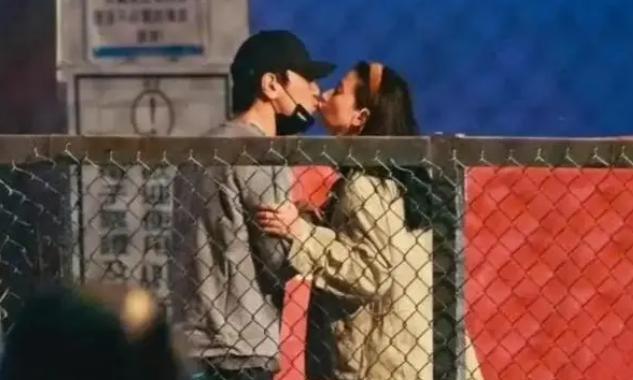 高圆圆|高圆圆晒素颜照秀婚戒，与赵又廷分居两地，婚后不拍戏被嘲没作品