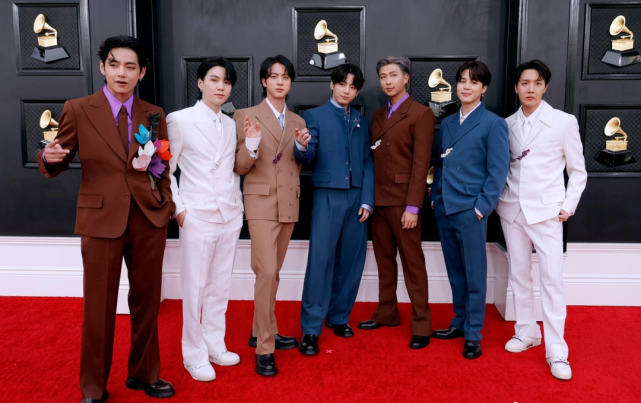 男团|韩国辱华男团现身格莱美红毯,卸下韩式滤镜全垮,各个沦为普信男